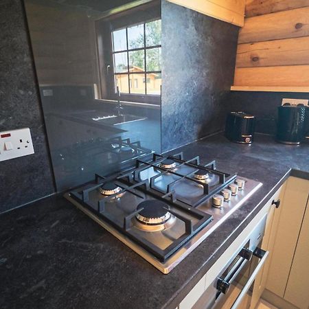 Aspen Lodge, Amazing New Log Cabin With Hot Tub - Sleeps 6 - Felmoor Park Морпет Стая снимка