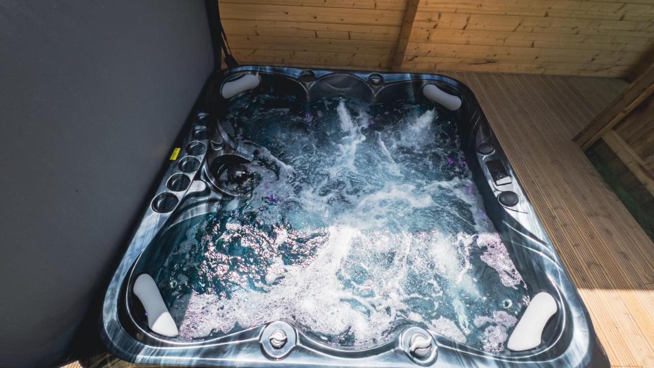 Aspen Lodge, Amazing New Log Cabin With Hot Tub - Sleeps 6 - Felmoor Park Морпет Екстериор снимка